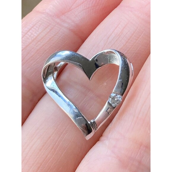 10kt white gold genuine diamond heart pendant